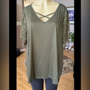 BloomChic Olive Short Sleeve Lace V neck Top size 14/16